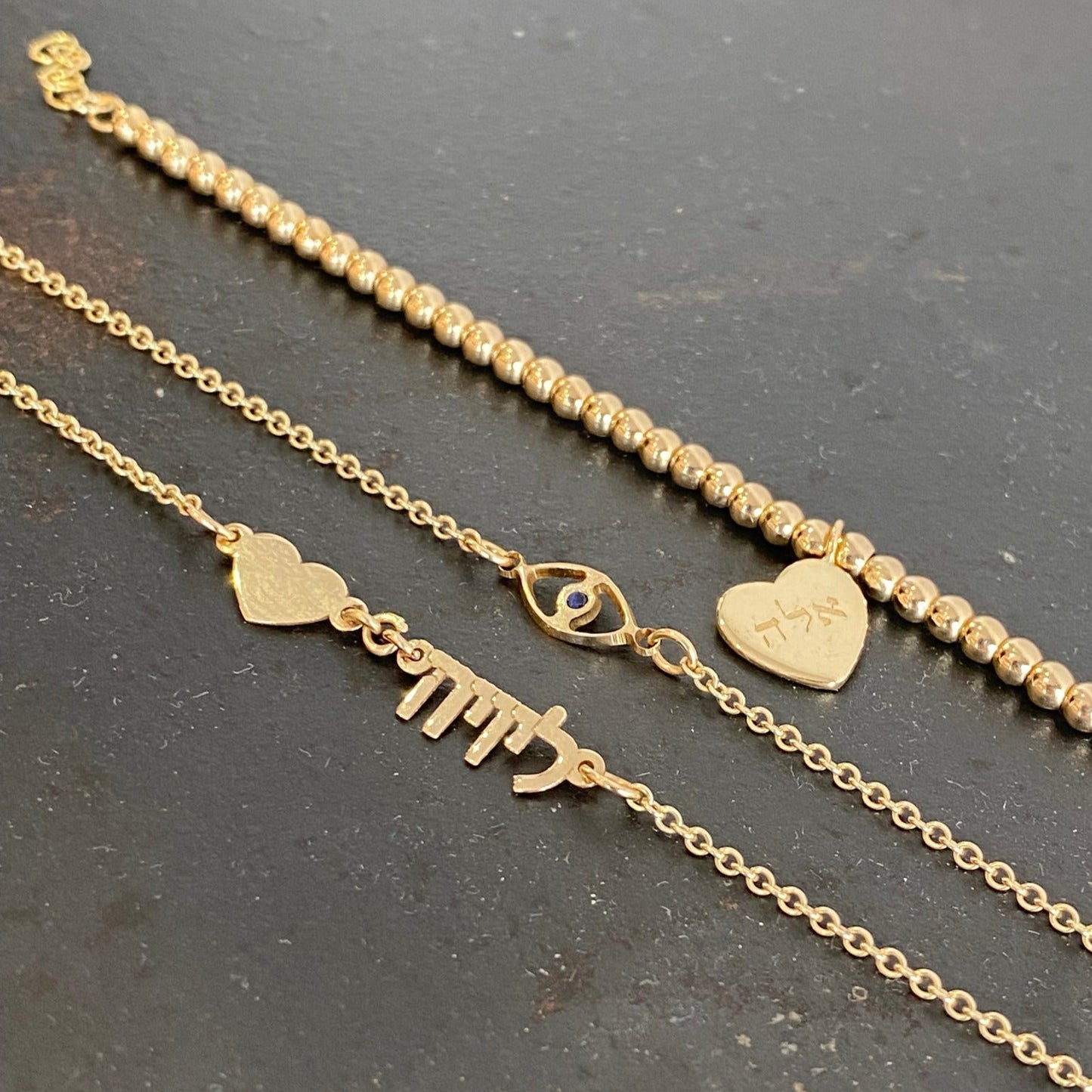 צמידי זהב מתנה מסבתא לנכדות. כל צמיד בעיצוב אישי ומיוחד שיתאים בדיוק לנכדה.