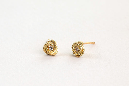 עגיל זהב קטן - קשר - יהלום