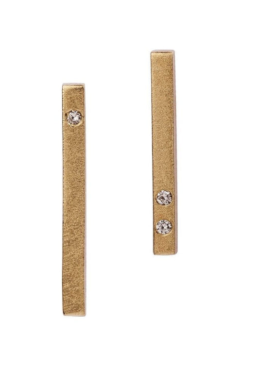 עגילי קו זהב בגדלים שונים משובצים יהלומים