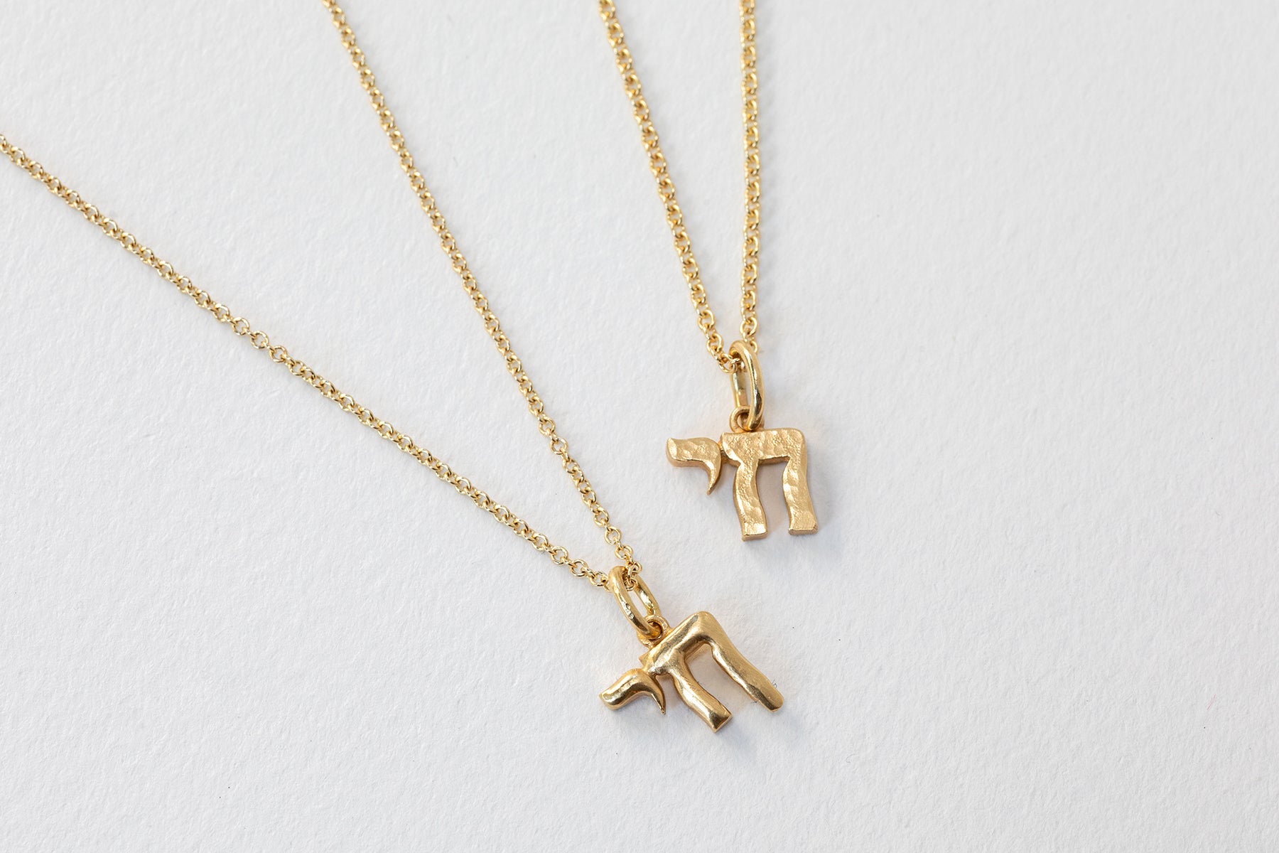 תליון חי זהב עשוי בעבודת יד מפוסל בשעווה במראה גולמי מיוחד
