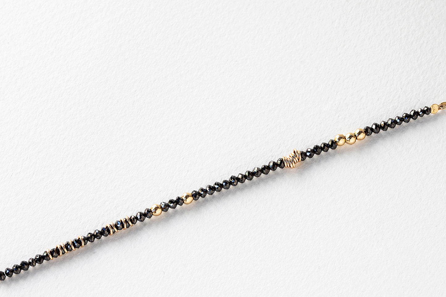 צמיד יהלומים שחורים וזהב