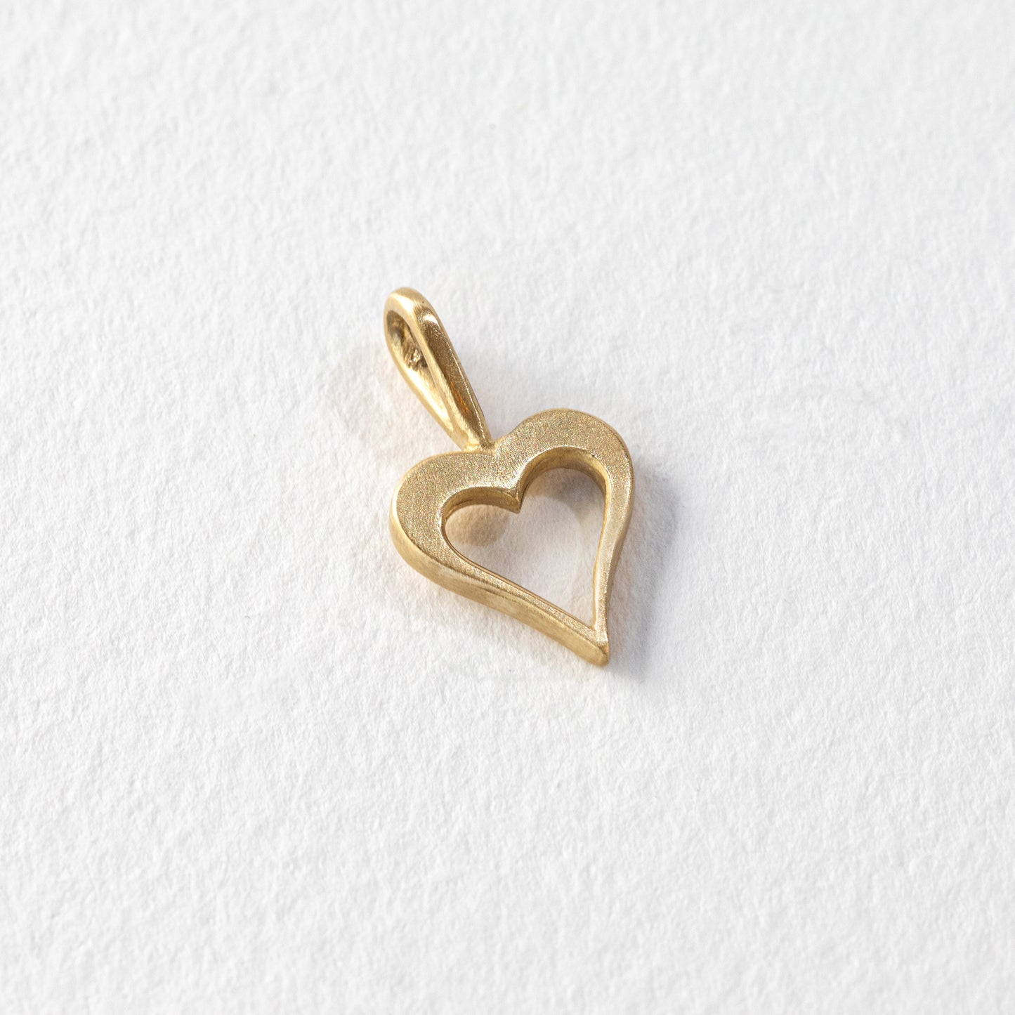 תליון לב זהב מיוחד עשוי זהב 14 קראט בגימור מט