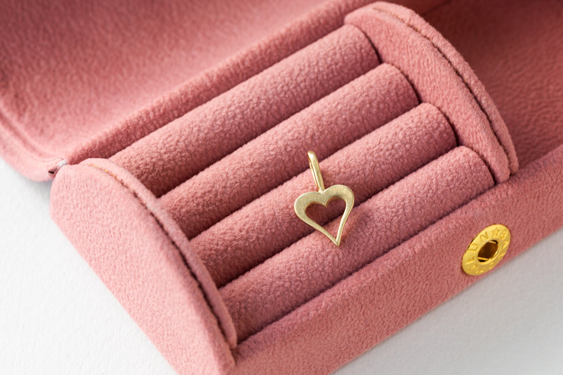 תליון לב זהב מיוחד עשוי זהב 14 קראט בגימור מט