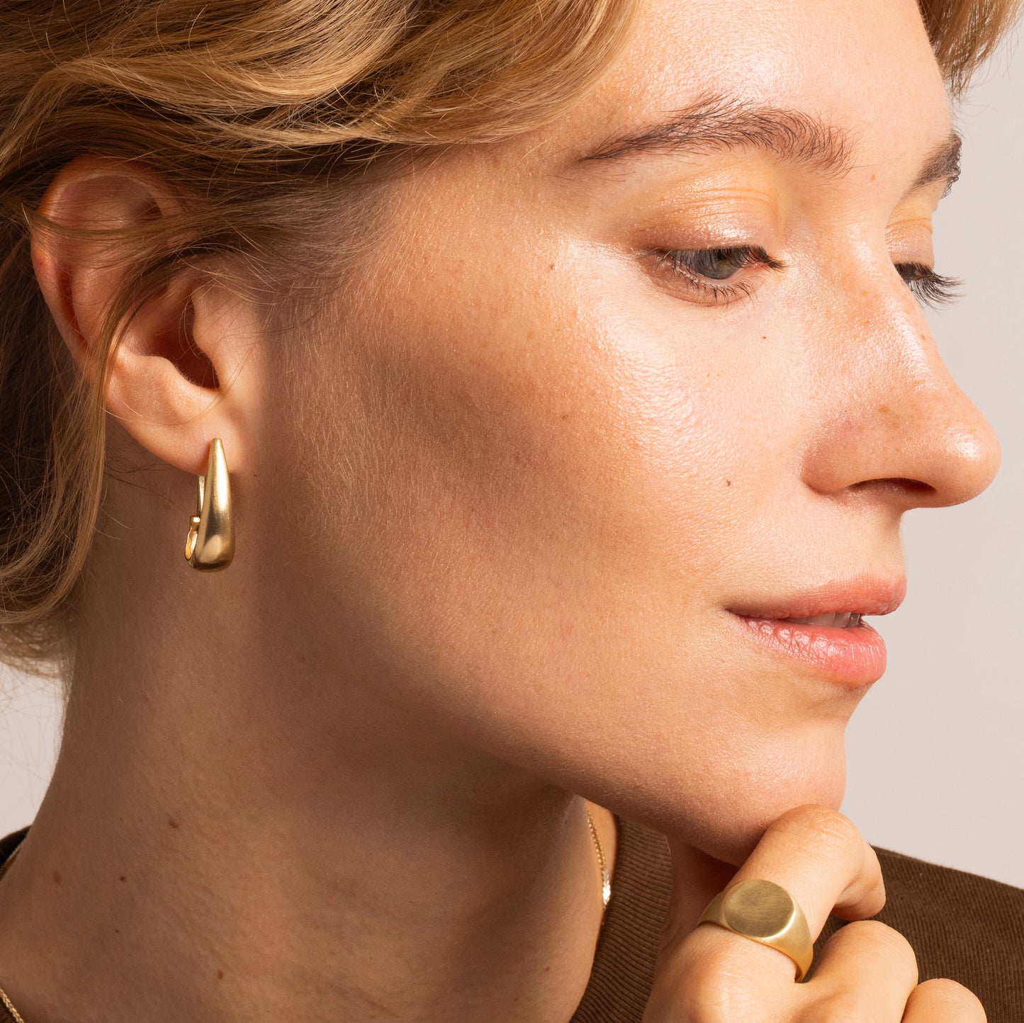 עגילי זהב בעבודת יד - טיפה -גימור מאט