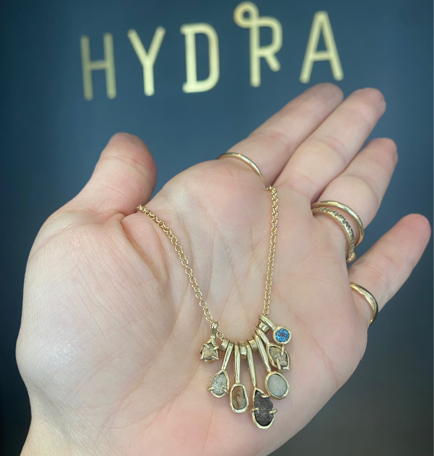 שרשרת זהב בעיצוב אישי משובצת אבנים מיוחדות . שרשרת מתנה בעבודת יד.