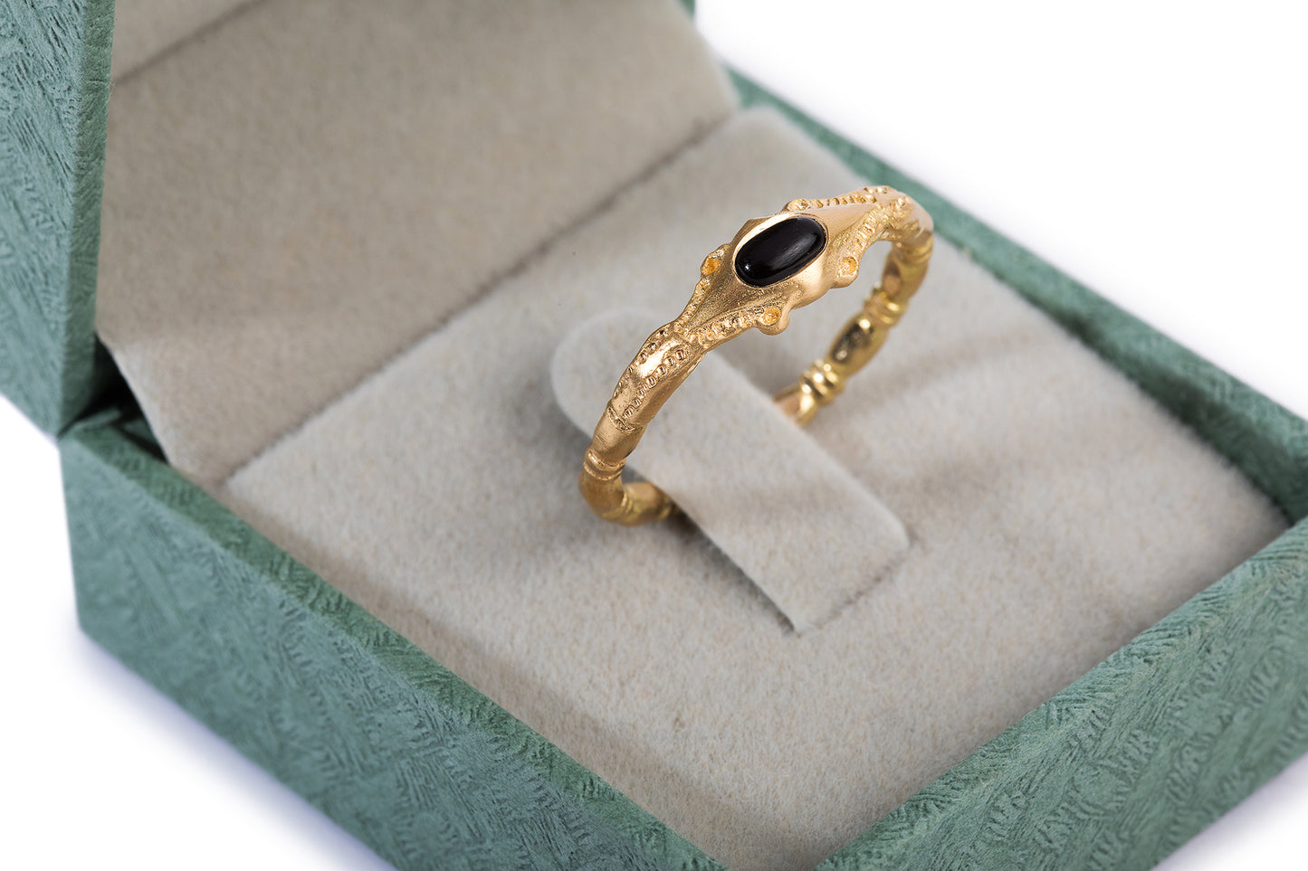 טבעת זהב מצרית - אן - אוניקס שחור