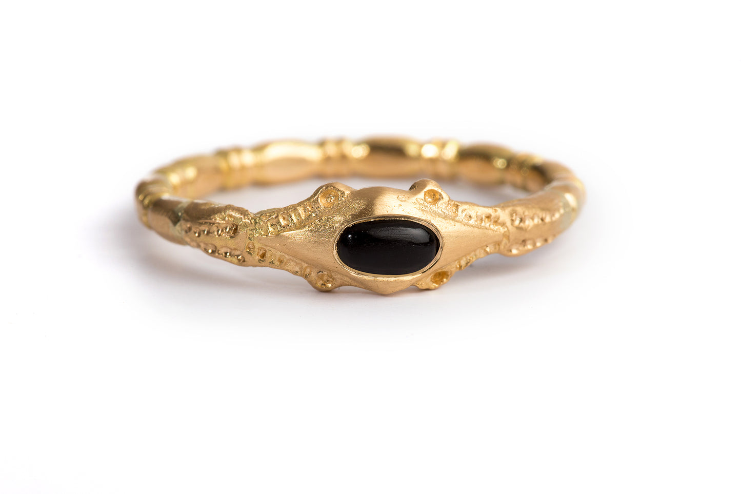 טבעת זהב מצרית - אן - אוניקס שחור