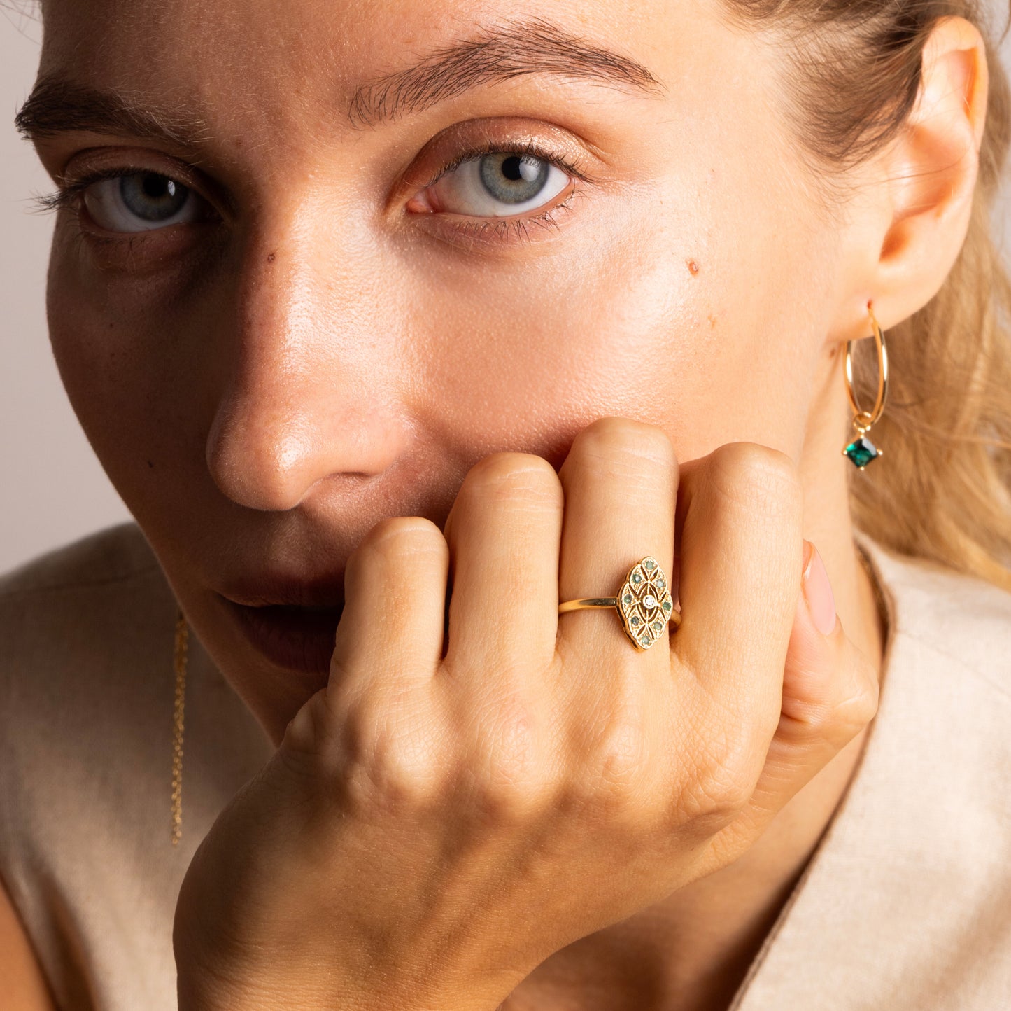 טבעת וינטאג׳ זהב - ורד - אמרלד יהלום