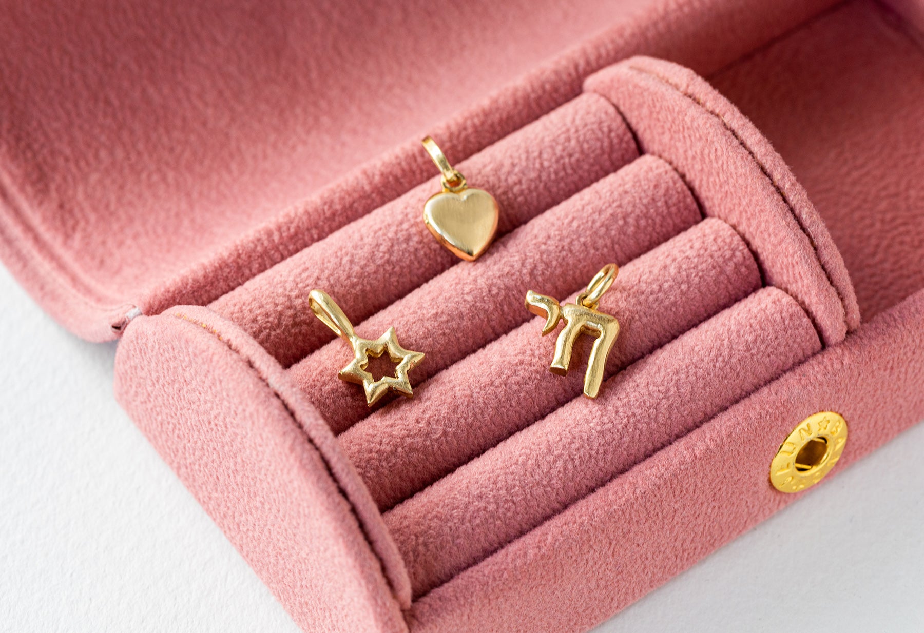 תליונים מזהב , מגן דוד, לב וחי זהב
