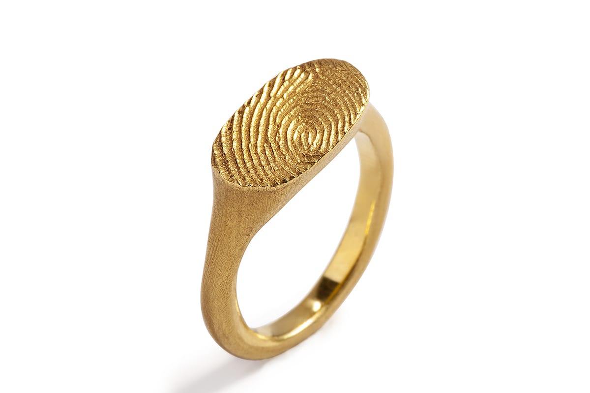 טבעת חותם זהב מיוחדת עם טביעת אליפסה
חותם אליפסה מוגבה בעבודת יד