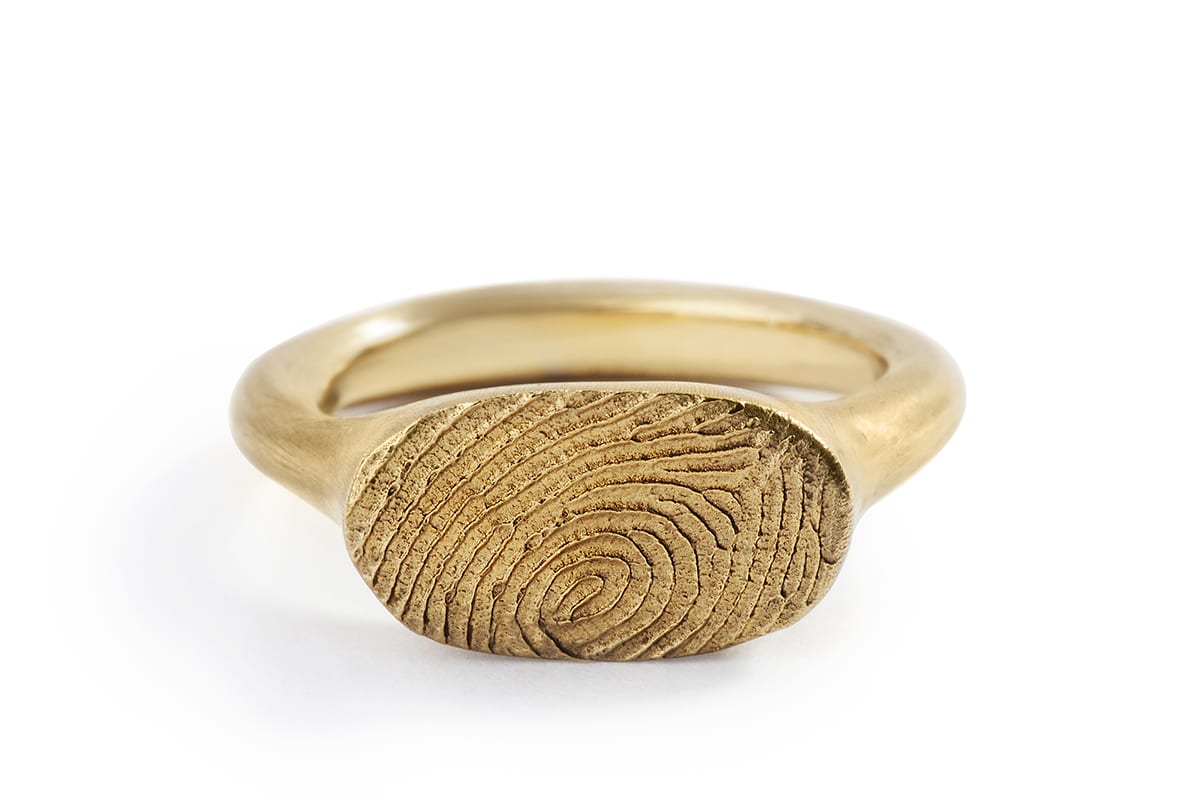 טבעת חותם זהב מיוחדת עם טביעת אליפסה
