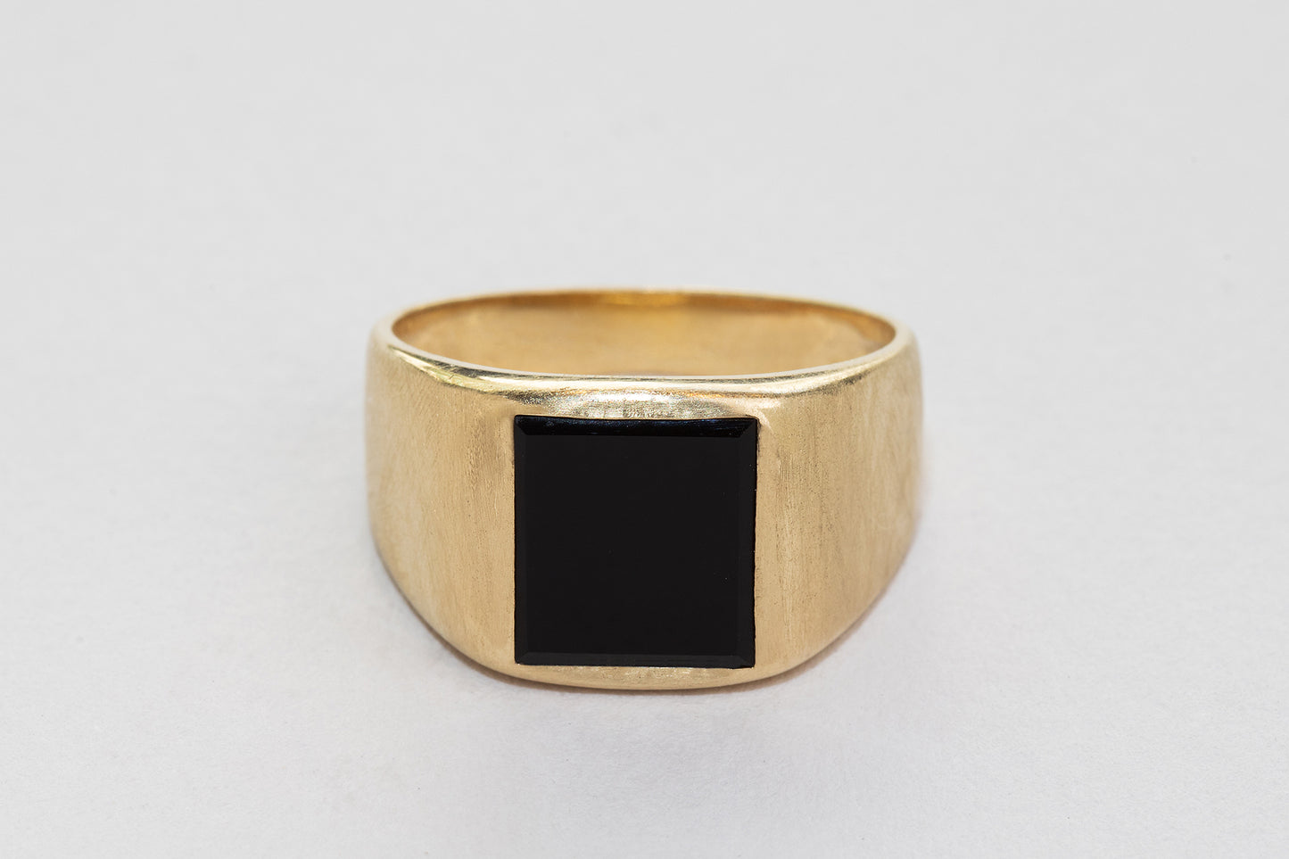 טבעת חותם זהב - אוניקס שחור - פליקס
