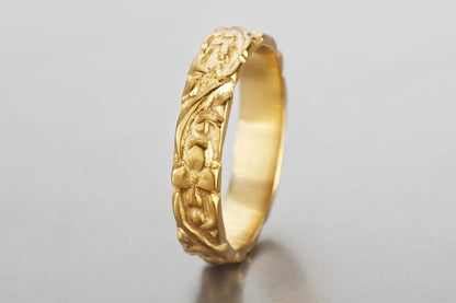 טבעת נישואין מרשימה 4.5מ״מ זהב בעבודת יד מעוטרת בדוגמת פרחים