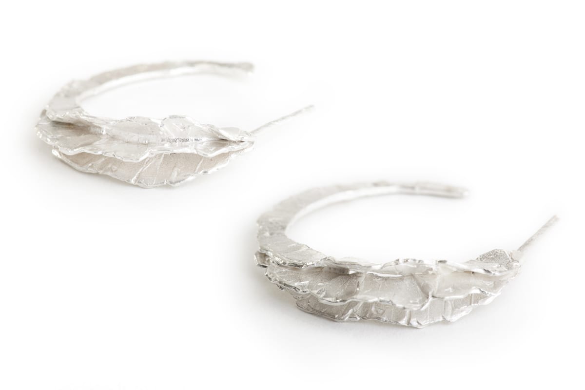 עגילי חישוק כסף מעוצבים בעבודת יד