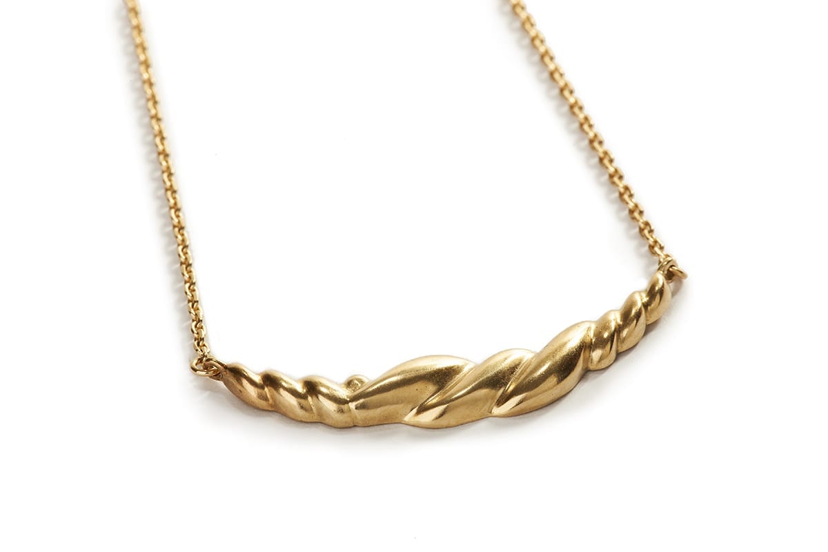 שרשרת זהב פריז היא שרשרת זהב שבמרכזה תליון זהב מסולסל שמזכיר לנו קוראסון