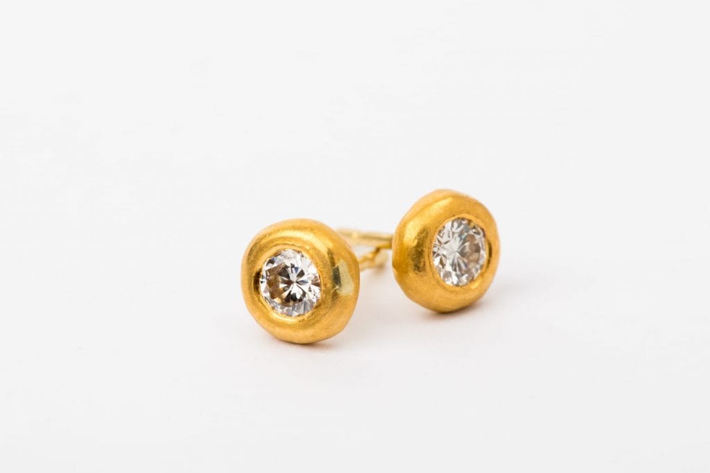 עגילי זהב צמודי אוזן משובצים יהלומי מעבדה