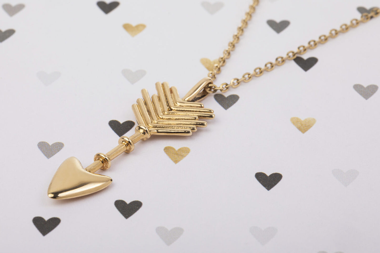 שרשרת זהב עם תליון חץ זהב גדול ומרשים