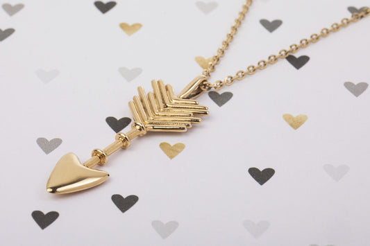 שרשרת זהב עם תליון חץ זהב גדול ומרשים