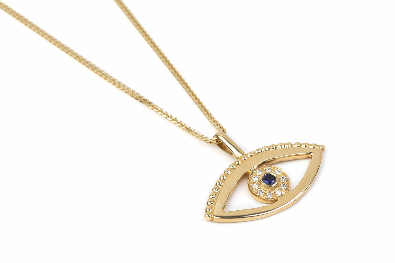 שרשרת עין מזהב. תליון עין גדולה עשויה בעבודת יד משובצת במרכז יהלומים וספיר.