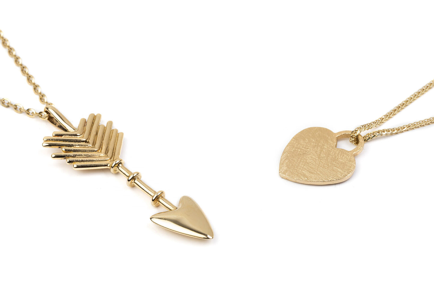 שרשרת זהב עם תליון חץ זהב גדול ומרשים