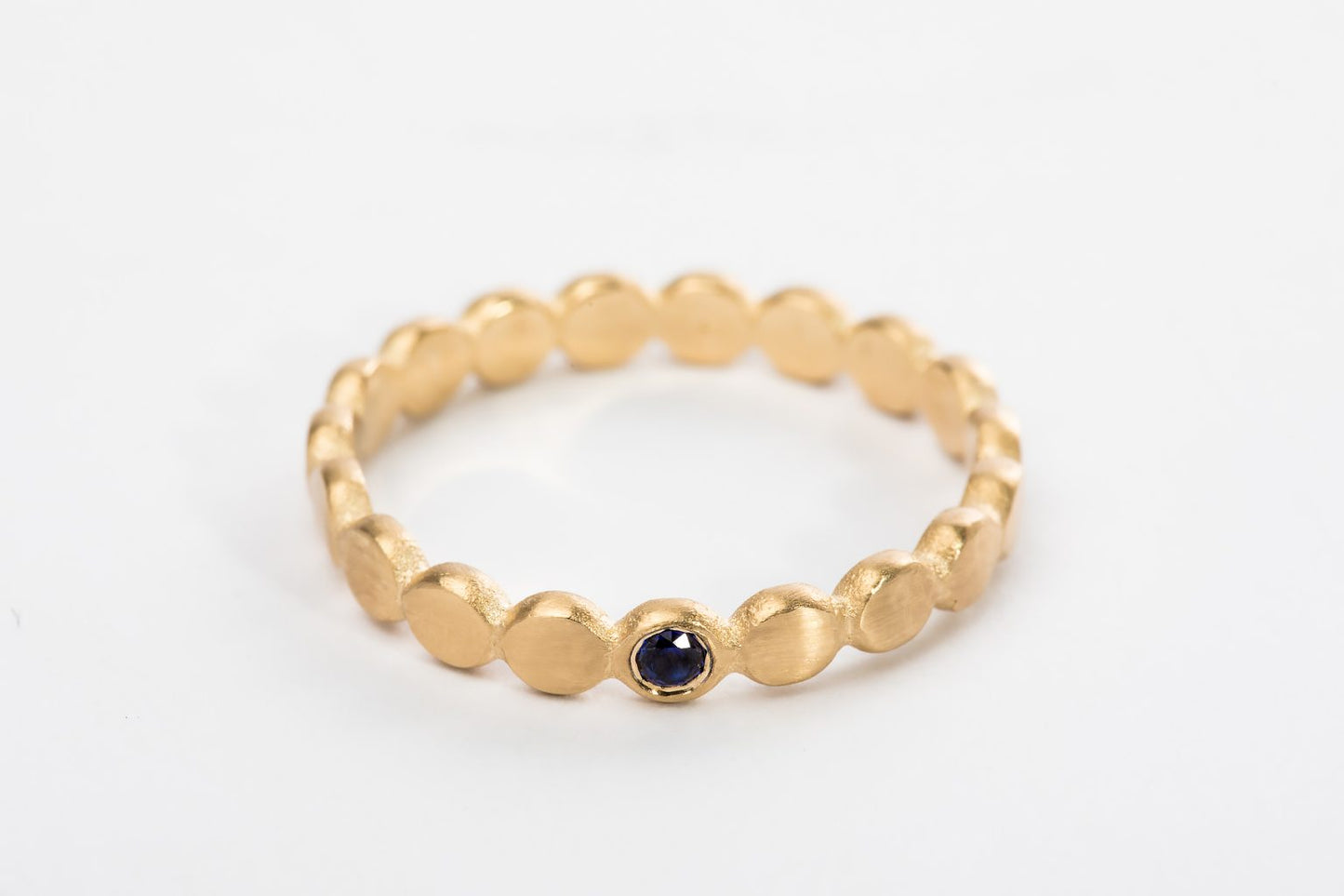 טבעת עיגולי זהב - ספיר - בייבי מיני