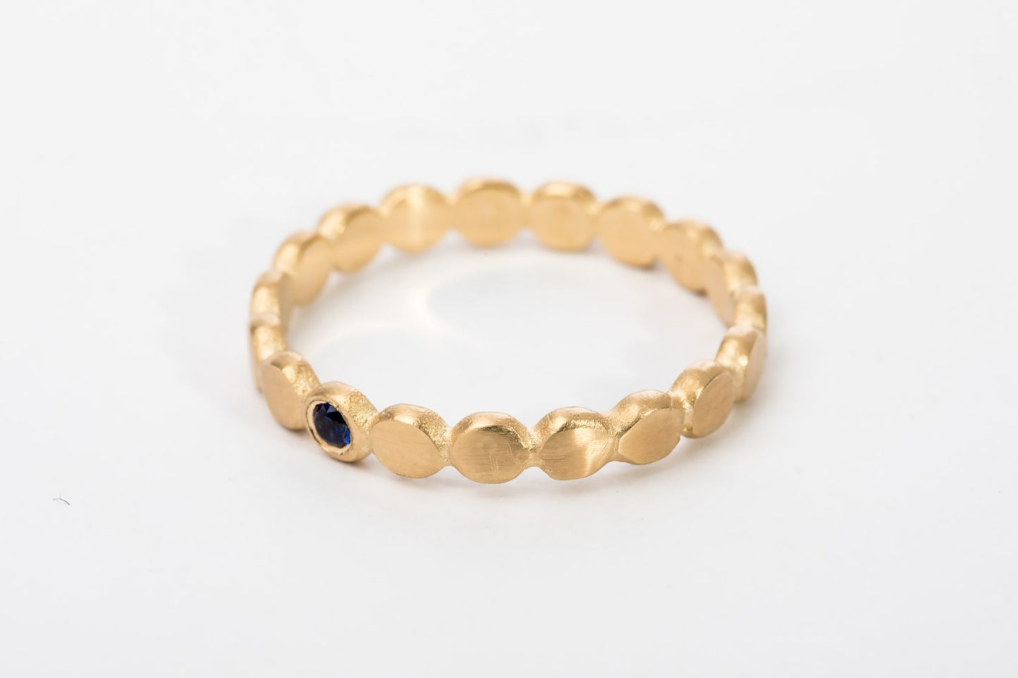 טבעת עיגולי זהב - ספיר - בייבי מיני