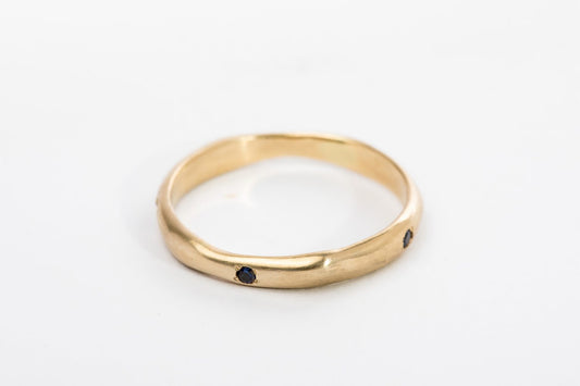 טבעת זהב גל - ספיר