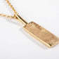שרשרת זהב עם תליון מלבן ארוך שעליו טביעת אצבע אישית יצוקה בזהב