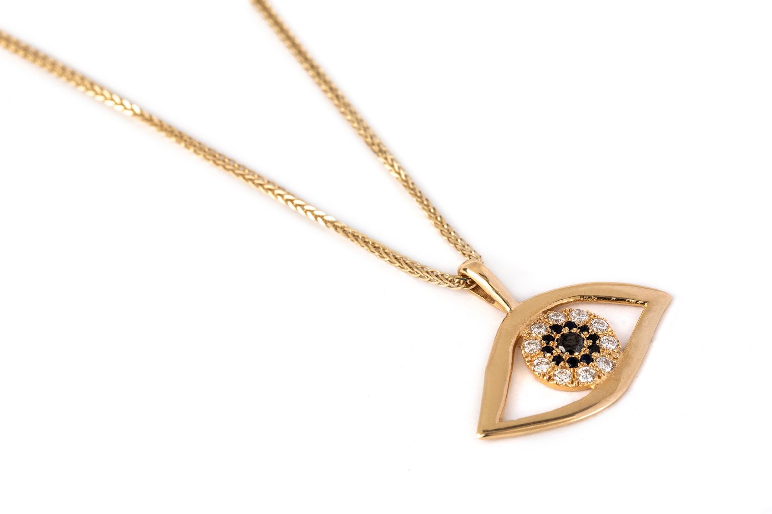שרשרת קמע זהב עין  משובצת יהלומים לבנים ושחורים וספיר. תליון עין מיוחד א-סימטרי