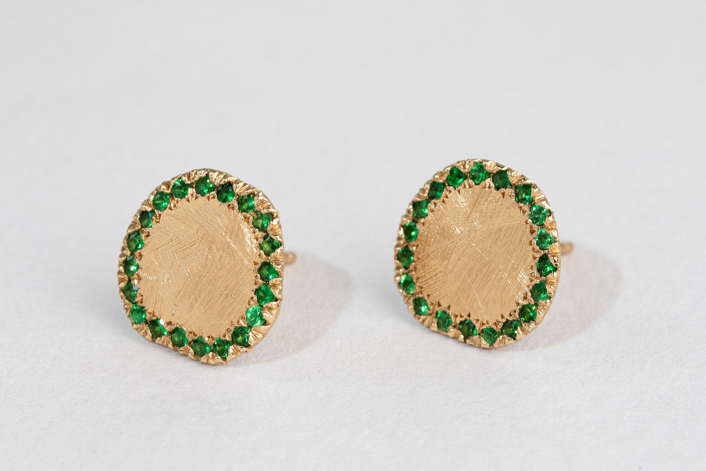 עגילי זהב עגול - נגה סטאר - צבורייט